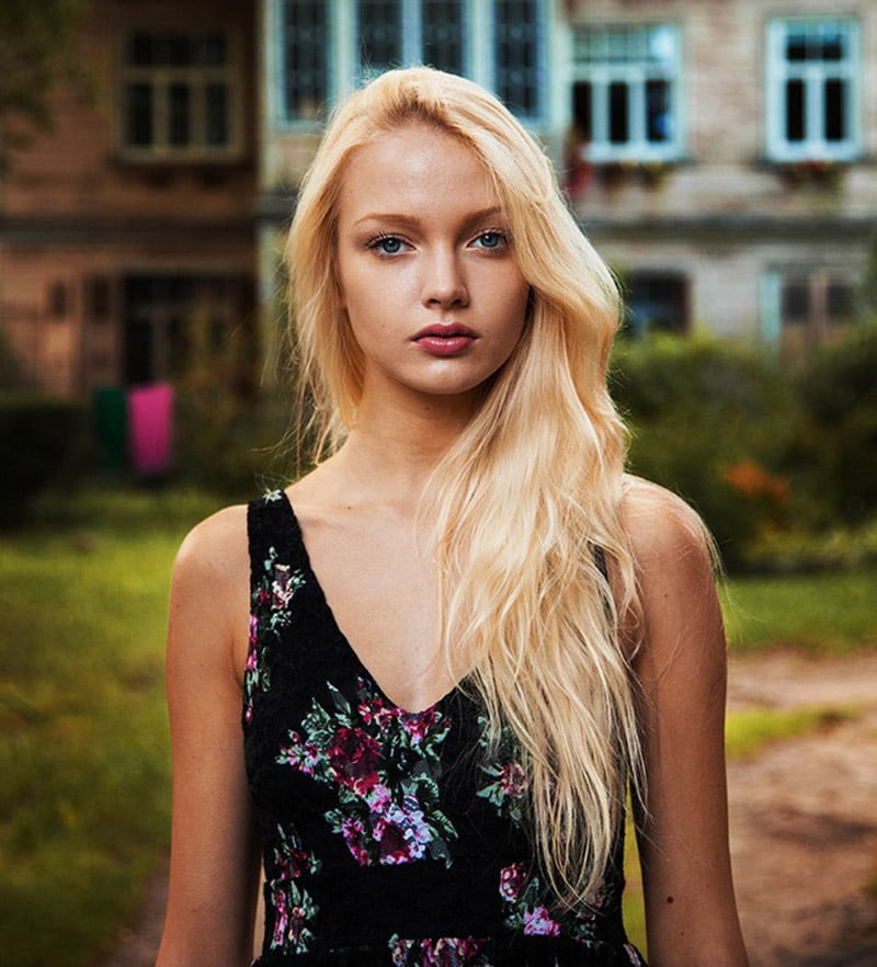https://confettiskies.com/wp-content/uploads/2020/10/latvian-woman-1.jpg